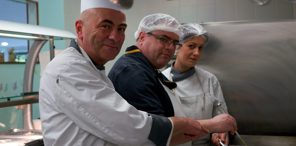Equipe de cuisine composée de 3 personnes